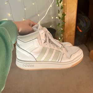 Adidas Cloudfoam Woman’s Sneaker size 7.5